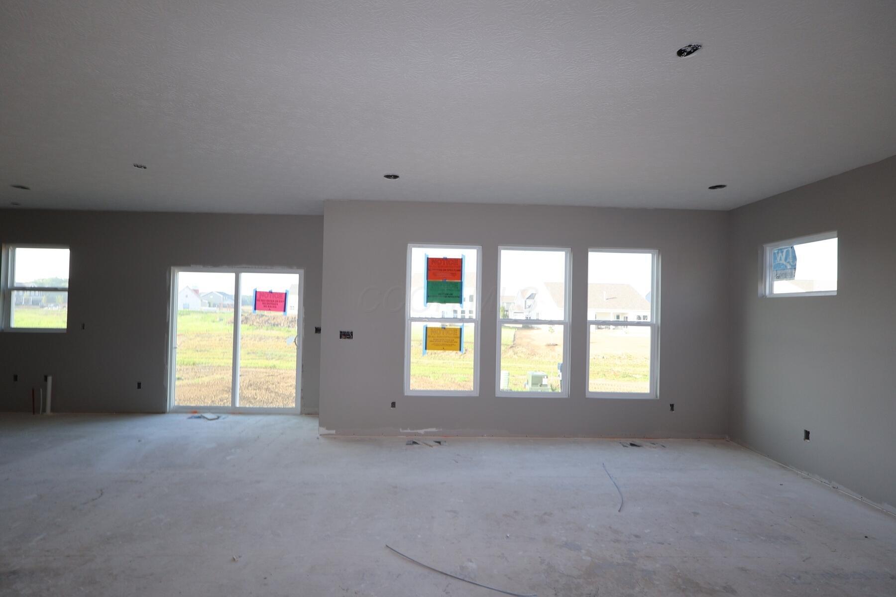 327 Beck Way Galena, OH 43021 - Photo 3 of 12 Living Room