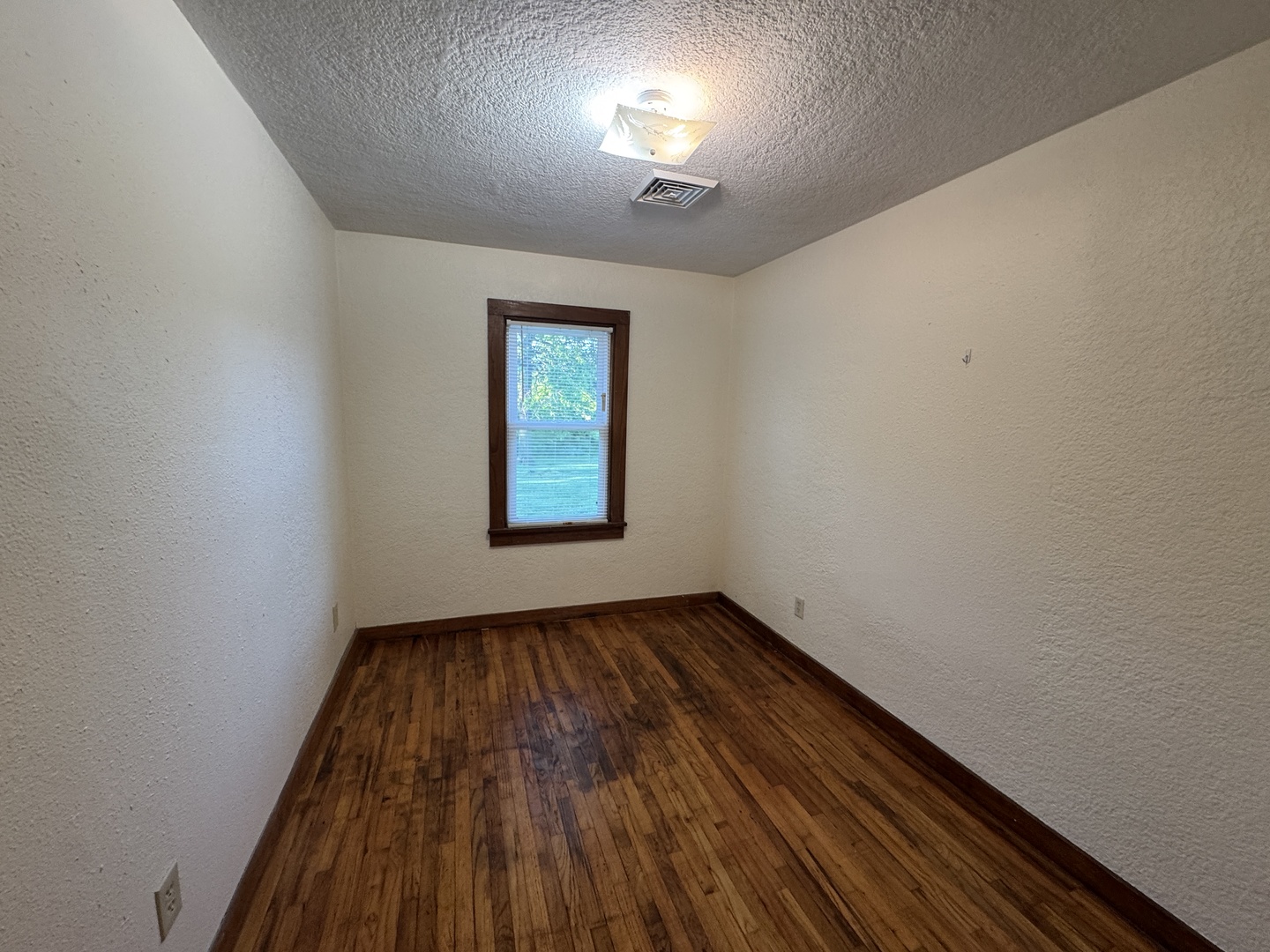 219 West 7th Street Flora, IL 62839 - Photo 12 of 30