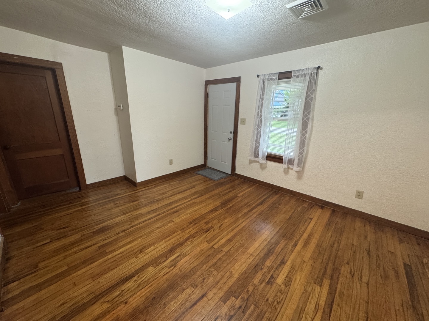 219 West 7th Street Flora, IL 62839 - Photo 5 of 30