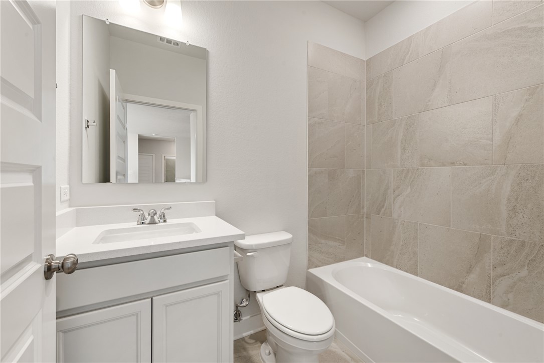 8452 Muir Wood Loop Anderson, TX 77830 - Photo 42 of 48 a bathroom with a toilet a sink and a bathtub