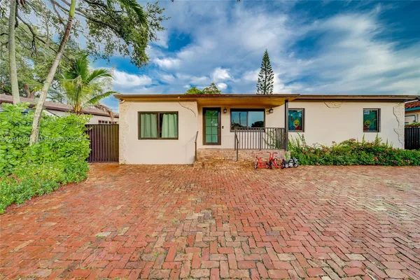 $1,700 | 6631 Tamiami Canal Road, Miami, FL 33126