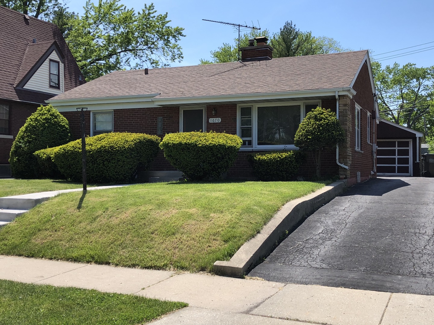 1670 Locust Street Des Plaines, IL 60018 - Photo 1 of 19