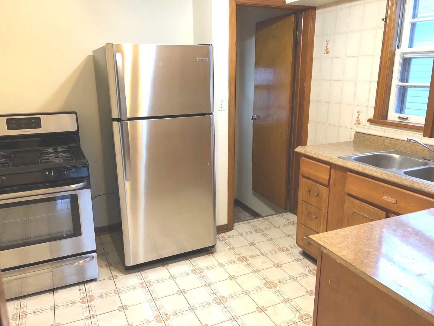 1670 Locust Street Des Plaines, IL 60018 - Photo 3 of 19