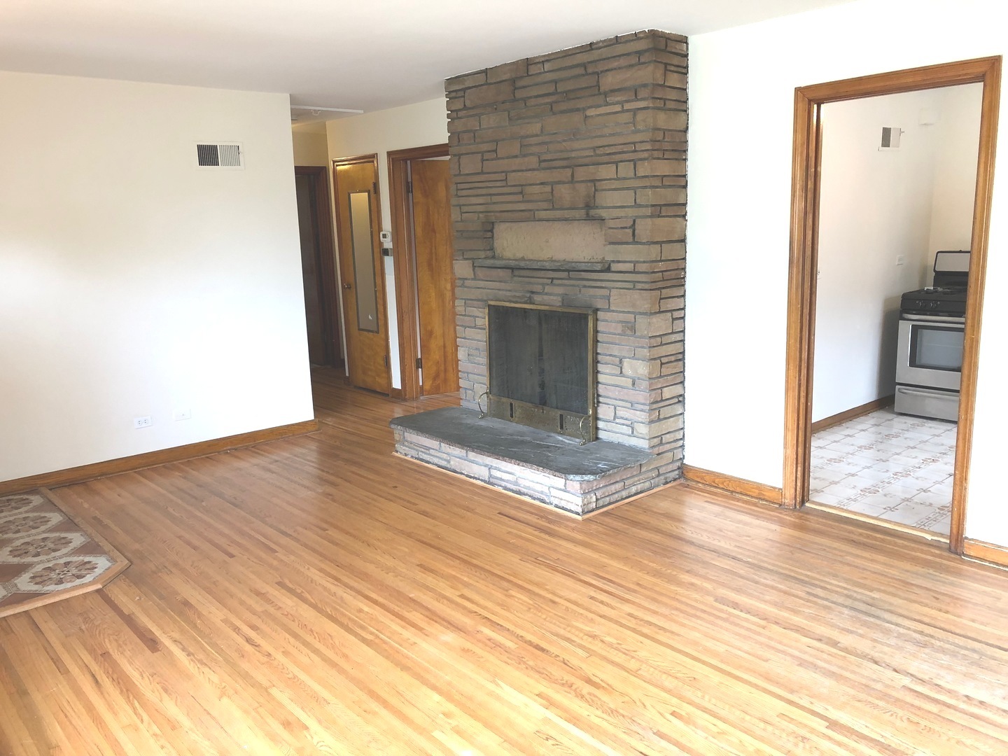 1670 Locust Street Des Plaines, IL 60018 - Photo 6 of 19