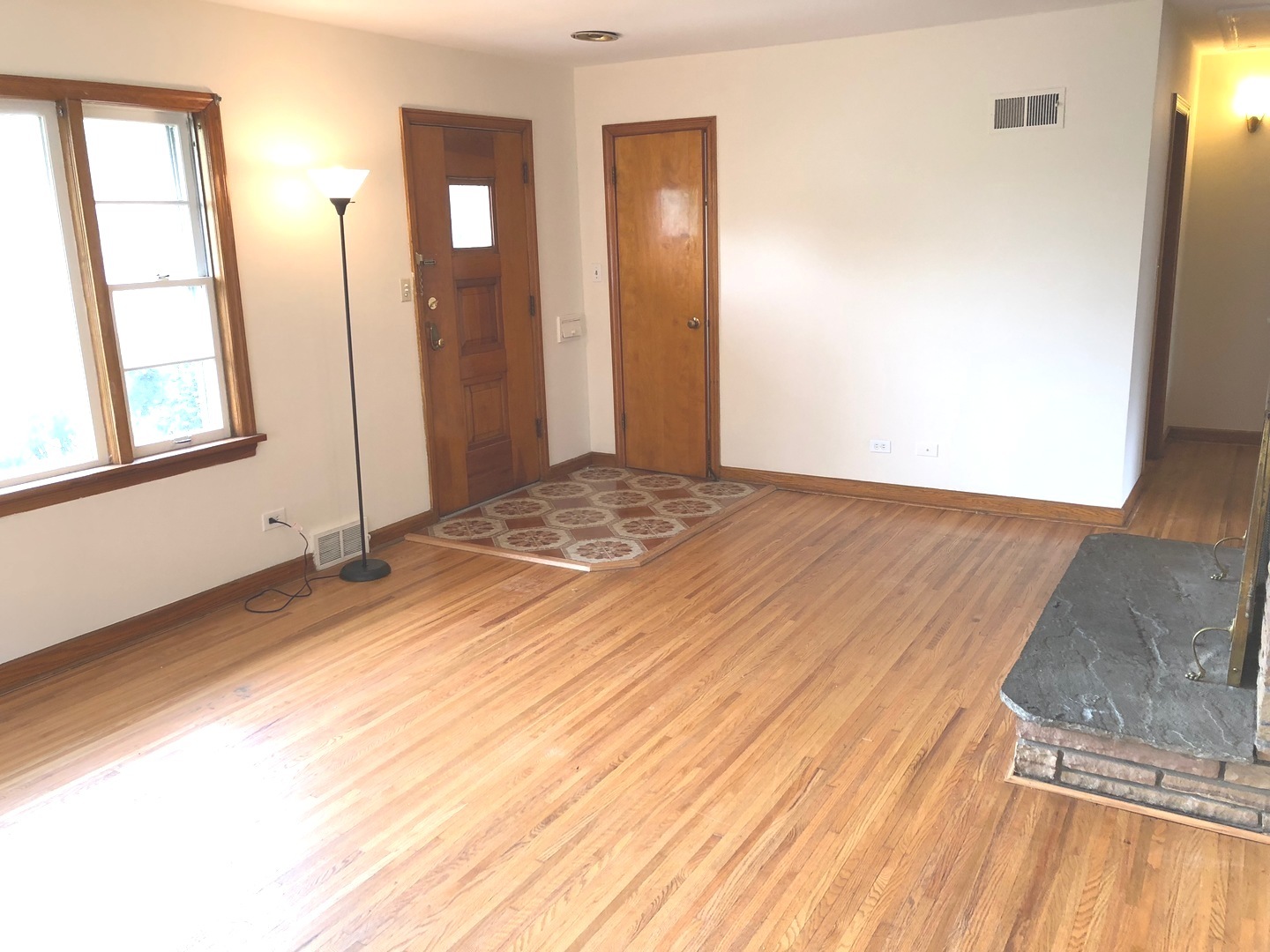 1670 Locust Street Des Plaines, IL 60018 - Photo 7 of 19