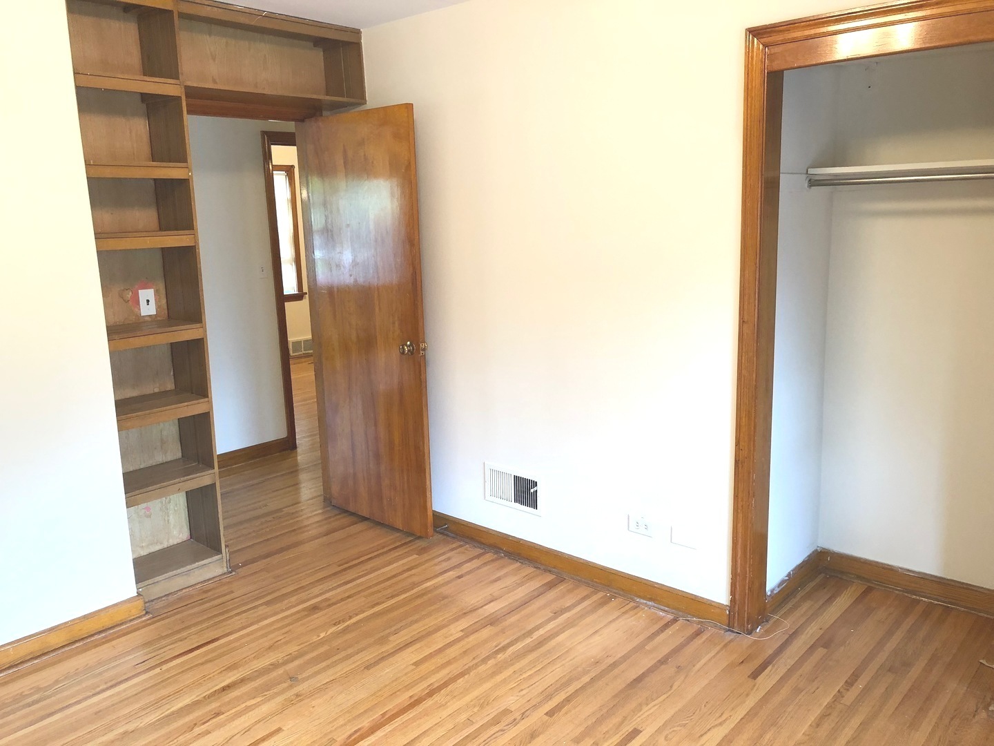 1670 Locust Street Des Plaines, IL 60018 - Photo 10 of 19