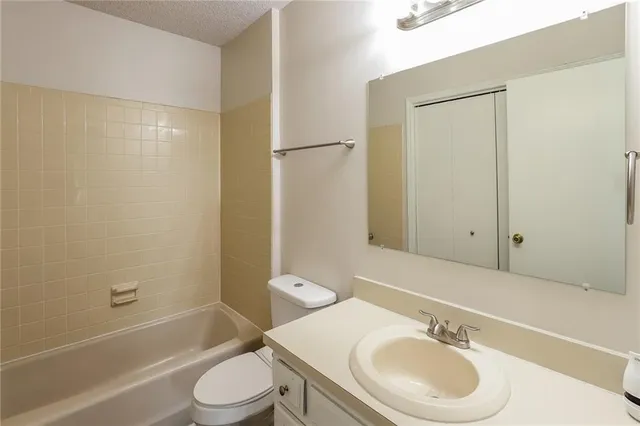 $2,430 | 1606 Northeast 112th Terrace, Kansas City, MO 64155