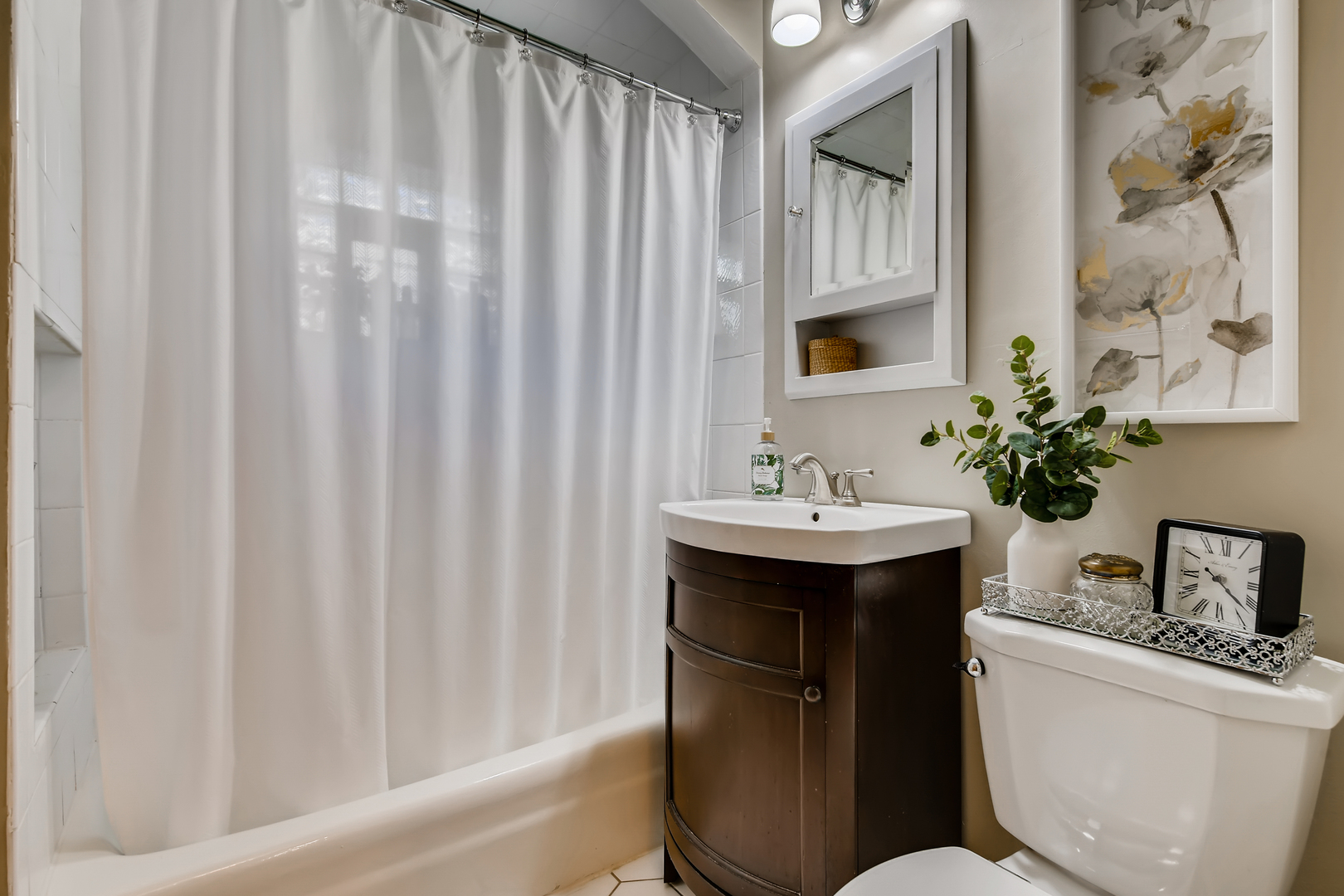 338 Northwood Road Riverside, IL 60546 - Photo 20 of 30 a bathroom with a sink toilet and shower