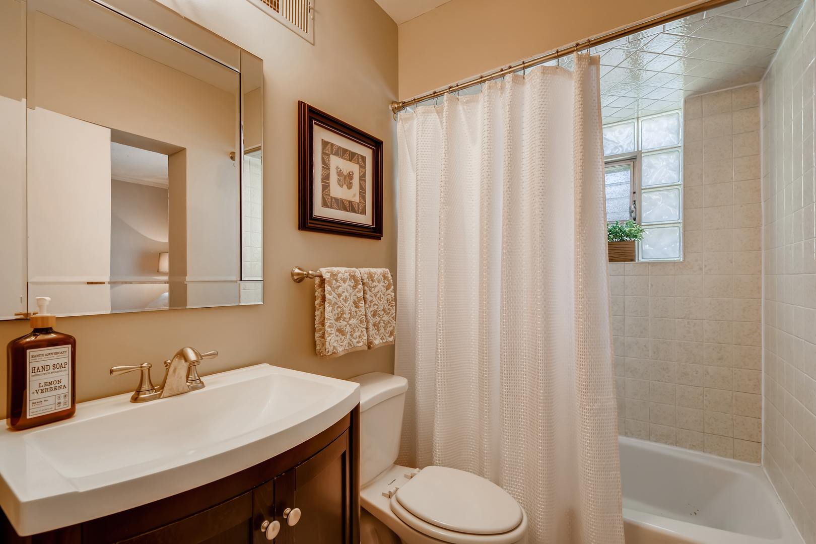 338 Northwood Road Riverside, IL 60546 - Photo 23 of 30 a bathroom with a sink toilet and shower