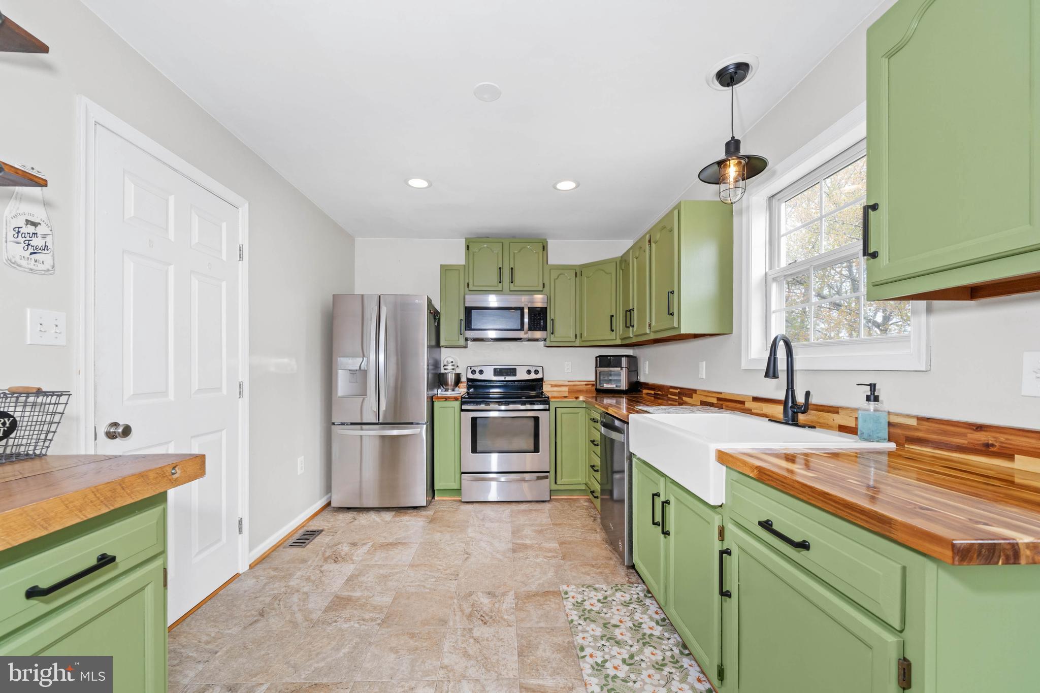 110 Winfield Drive Elkton, MD 21921 - Photo 27 of 50 a large kitchen with stainless steel appliances granite countertop a sink and cabinets