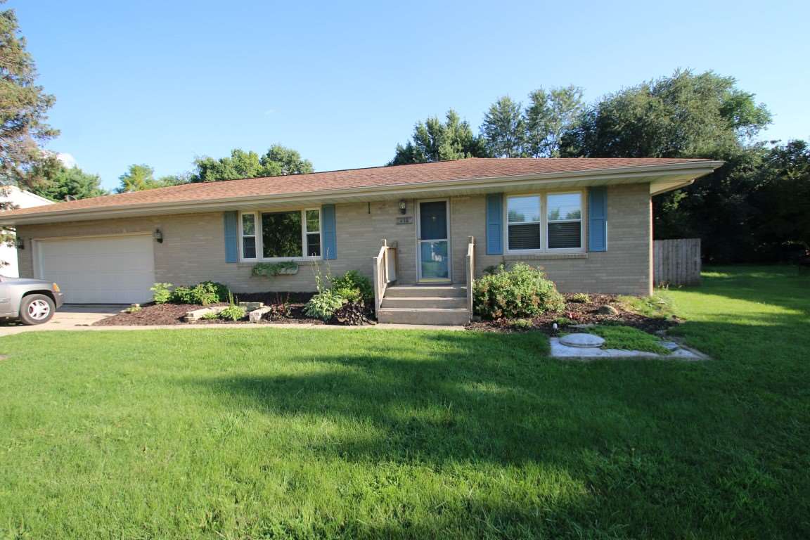 450 North Appleton Road Belvidere, IL 61008 - Photo 2 of 22 a front view of house with yard and green space