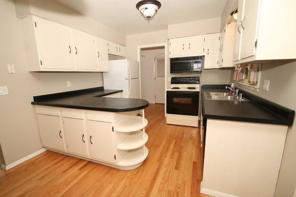 450 North Appleton Road Belvidere, IL 61008 - Photo 7 of 22 a kitchen with a sink a stove and refrigerator