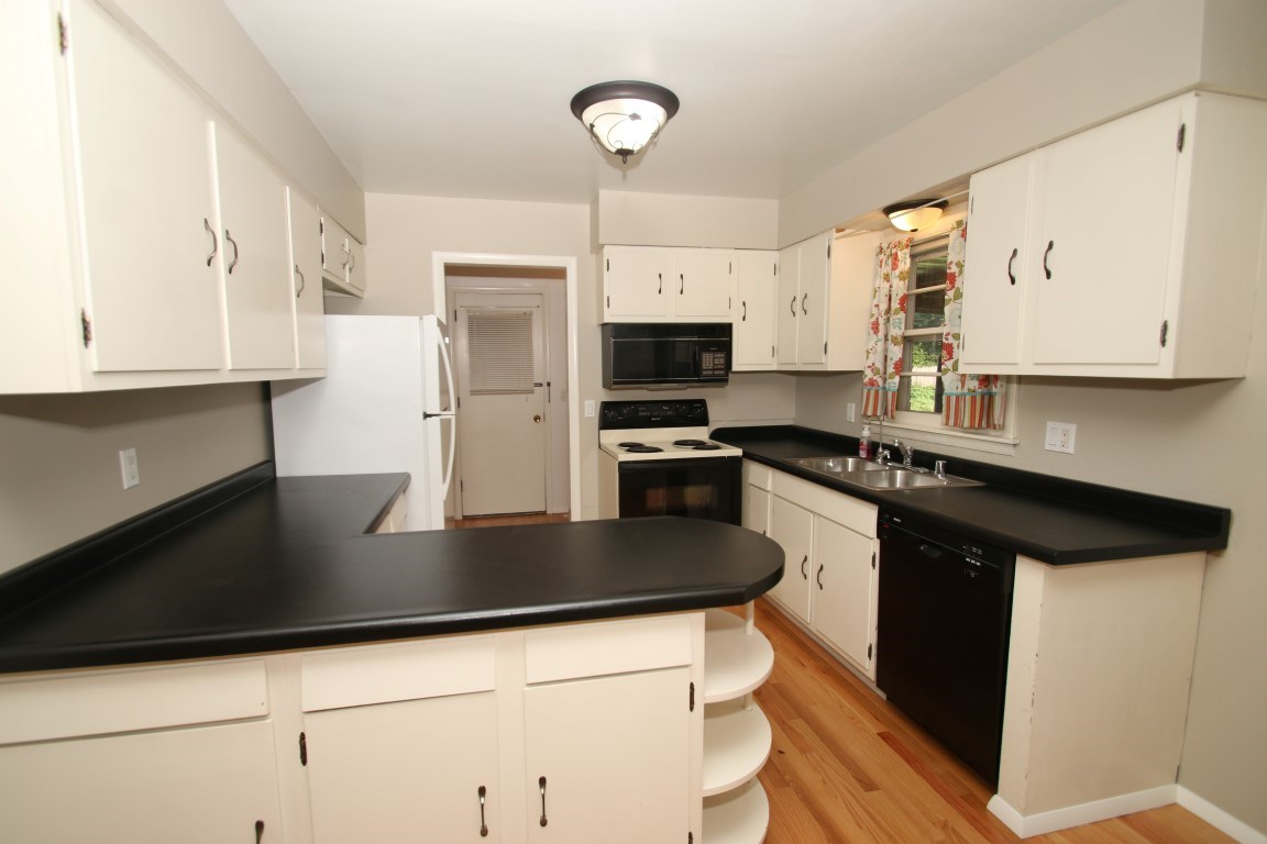 450 North Appleton Road Belvidere, IL 61008 - Photo 8 of 22 a kitchen with stainless steel appliances granite countertop a sink a stove and a microwave