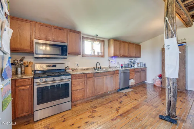 $314,900 | 3765 South Mohawk Road, Midway, TN 37809