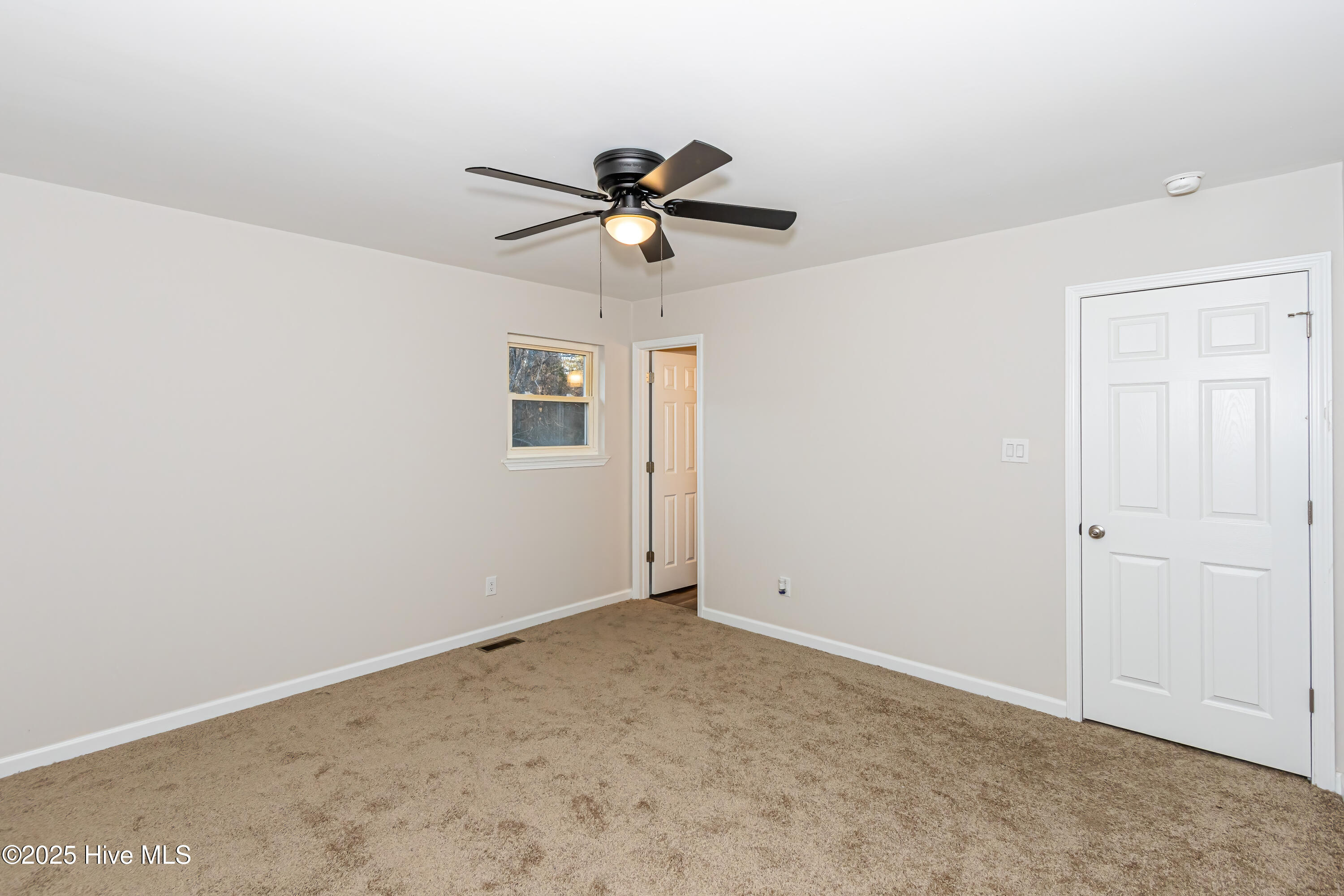 138 Balsam Road Jacksonville, NC 28546 - Photo 23 of 62 Primary bedroom