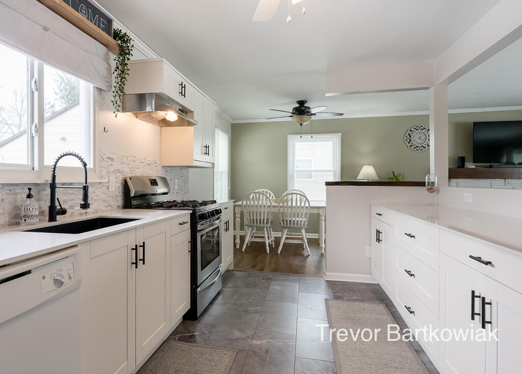3113 Coolidge Road Muskegon, MI 49441 - Photo 10 of 36 3113Coolidge15Lores