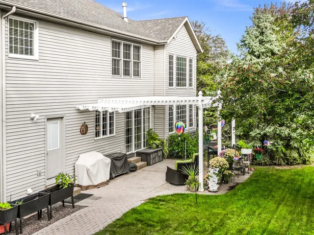 $645,000 | 3 Strawberry Road, Bloomington, IL 61704