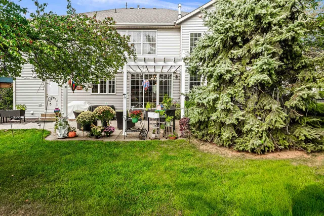 $645,000 | 3 Strawberry Road, Bloomington, IL 61704