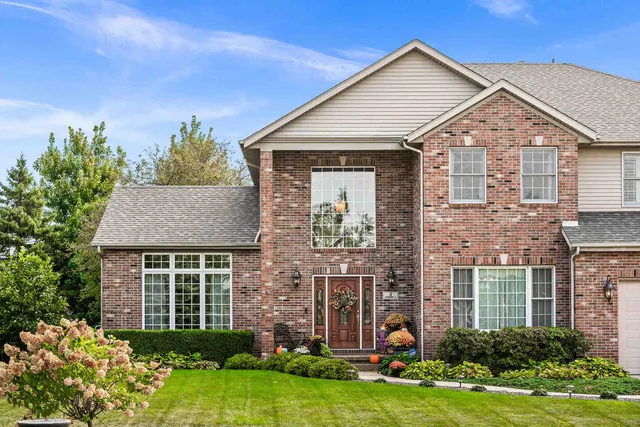 $645,000 | 3 Strawberry Road, Bloomington, IL 61704