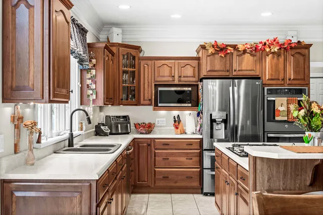 $645,000 | 3 Strawberry Road, Bloomington, IL 61704