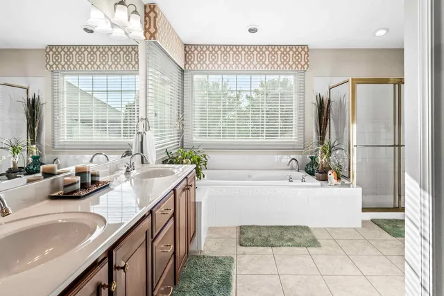 $645,000 | 3 Strawberry Road, Bloomington, IL 61704