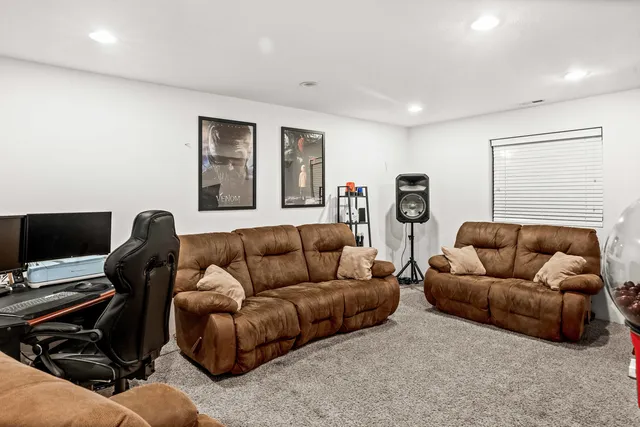 $645,000 | 3 Strawberry Road, Bloomington, IL 61704