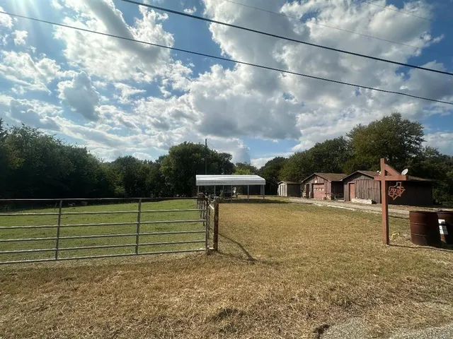 $229,900 | 345 Hopper Road, Whitewright, TX 75491