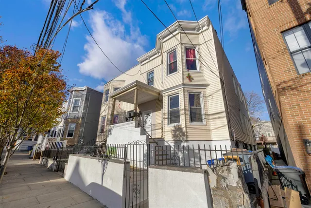 $829,000 | 122 18th Street, Union City, NJ 07087