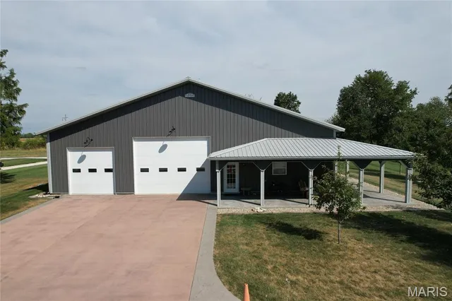 $340,000 | 501 Jefferson Street, Carrollton, IL 62016