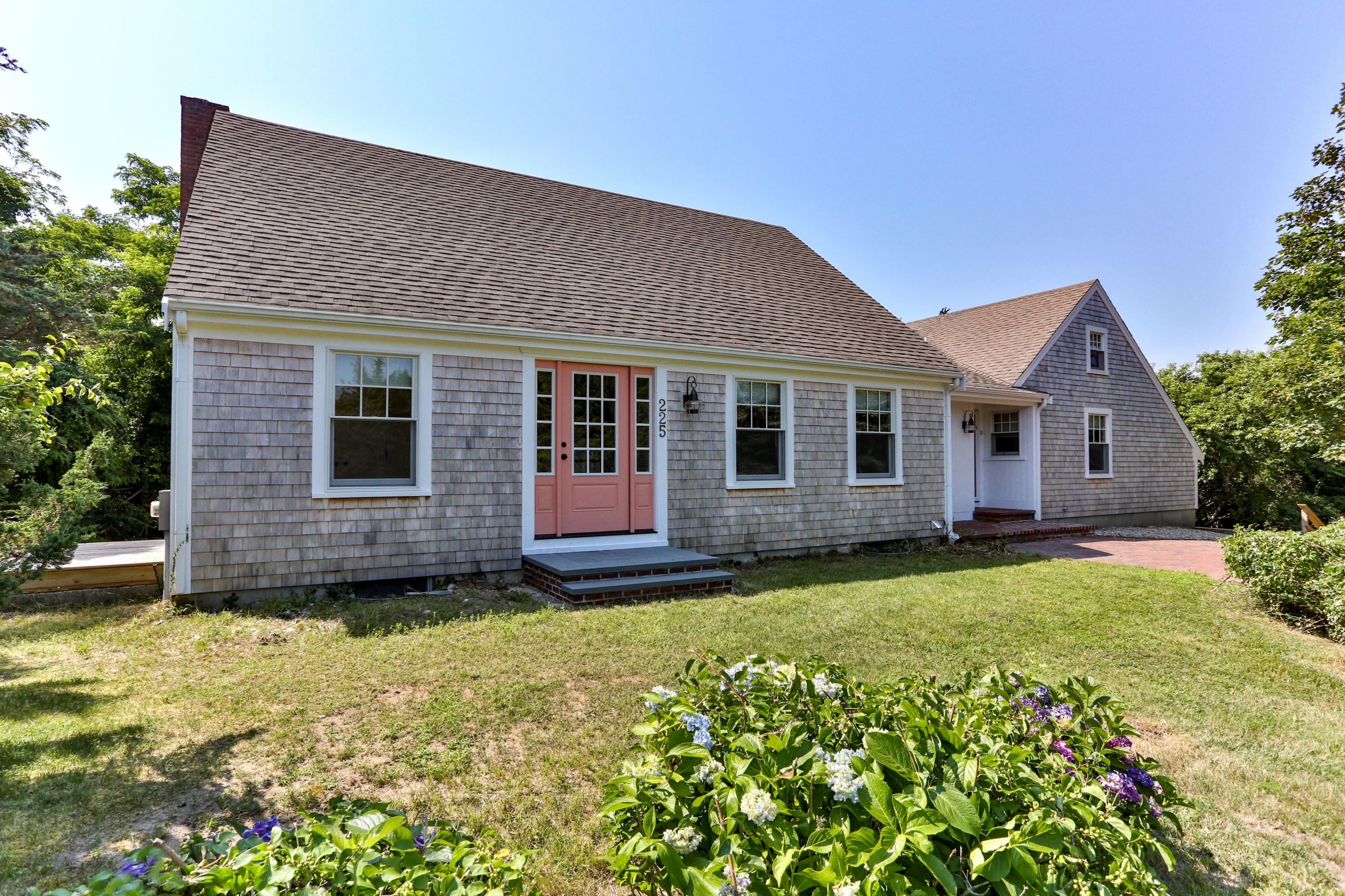 a view of a house with a yard