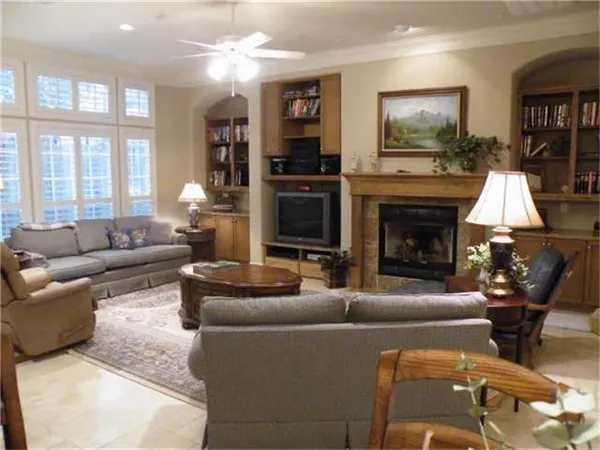 $4,500 | 1044 Memorial Village Drive, Houston, TX 77024