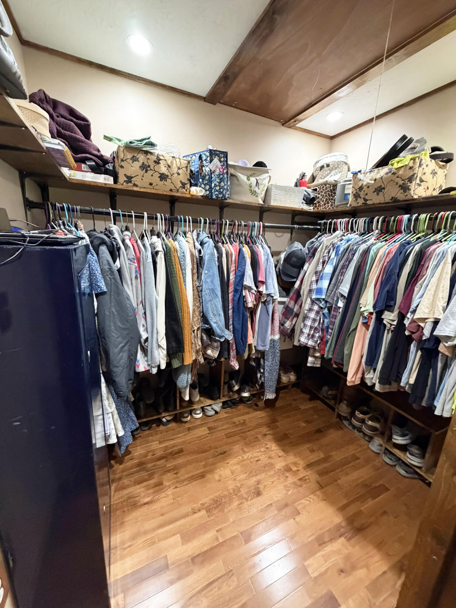 1410 Winston Road Irvine, KY 40336 - Photo 25 of 43 Generous walk-in closet!