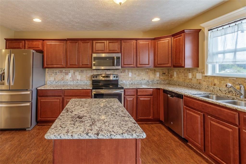 205 West Country Barn Road Houston, PA 15342 - Photo 5 of 22