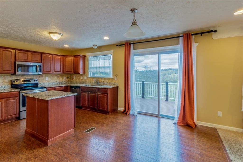 205 West Country Barn Road Houston, PA 15342 - Photo 6 of 22
