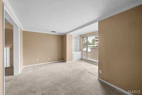 $325,000 | 250 South Brentwood Boulevard, Unit 1F, Clayton, MO 63105