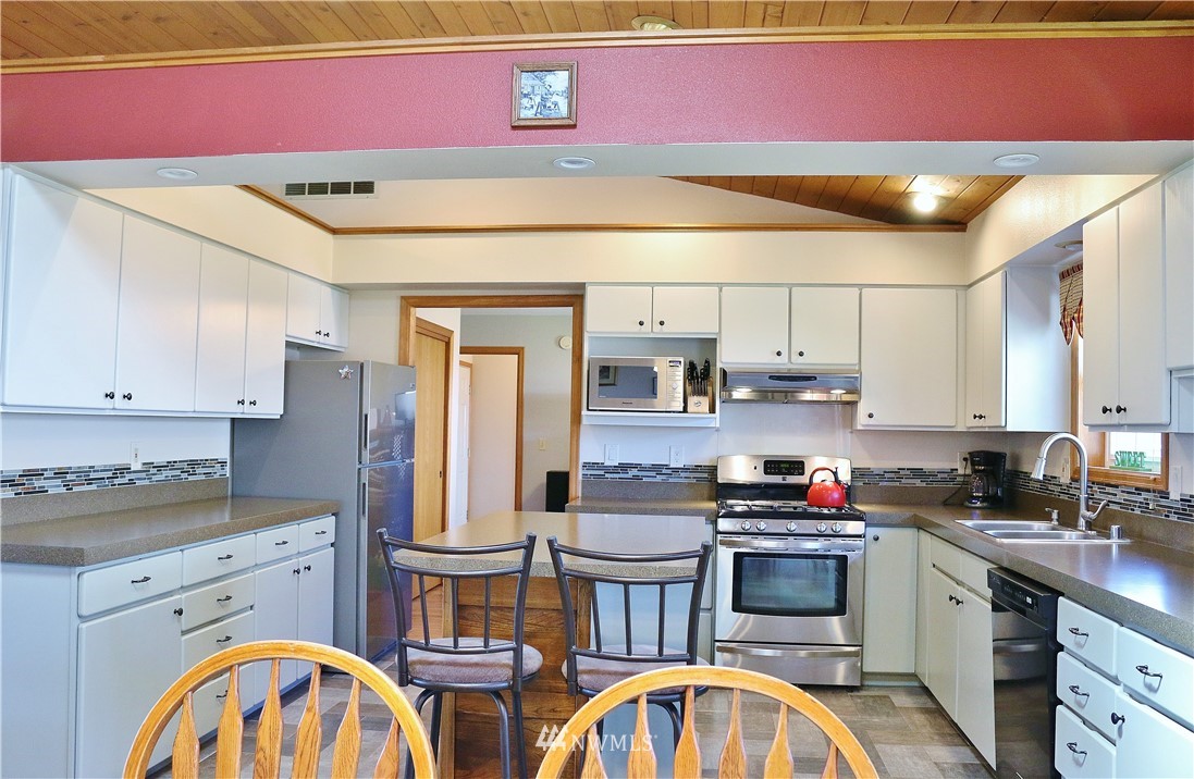 8865 Northwood Road Lynden, WA 98264 - Photo 11 of 25