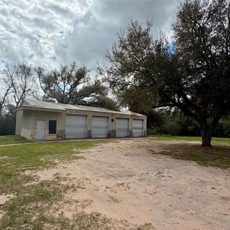 $2,600 | 4473 Highway 90, Unit A, Alleyton, TX 78935
