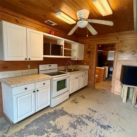 $2,600 | 4473 Highway 90, Unit A, Alleyton, TX 78935