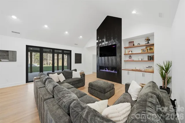 $1,199,000 | 6054 Willowbottom Road, Hickory, NC 28602