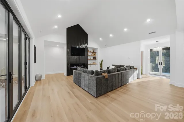 $1,199,000 | 6054 Willowbottom Road, Hickory, NC 28602