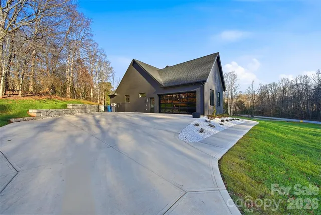 $1,199,000 | 6054 Willowbottom Road, Hickory, NC 28602