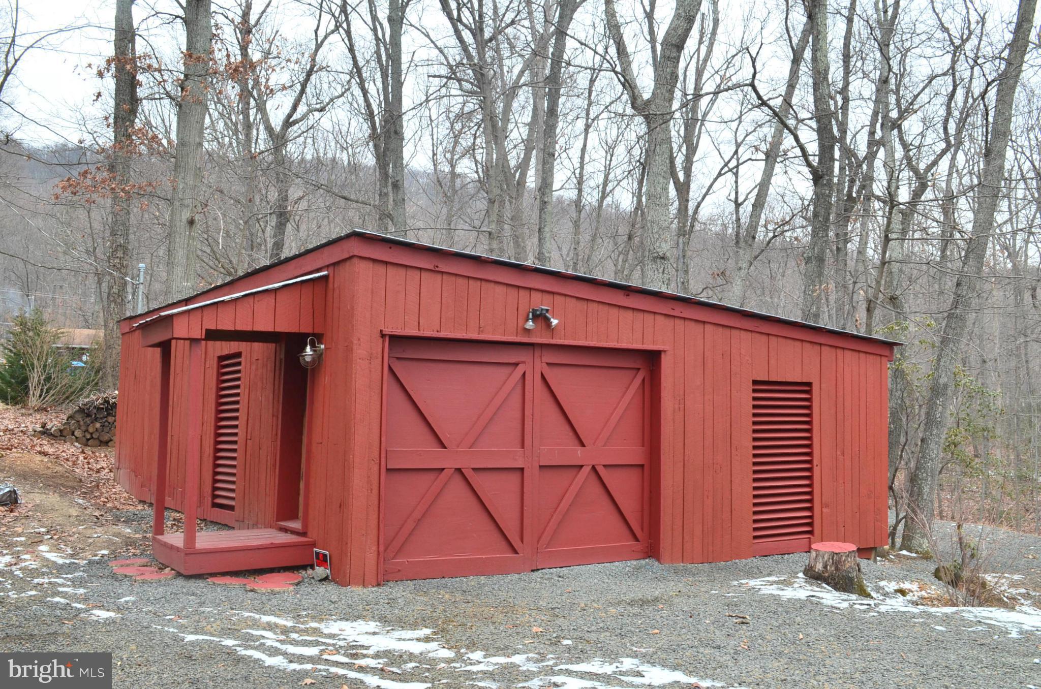 2152 Mountain Road Haymarket, VA 20169 - Photo 14 of 15 Barn