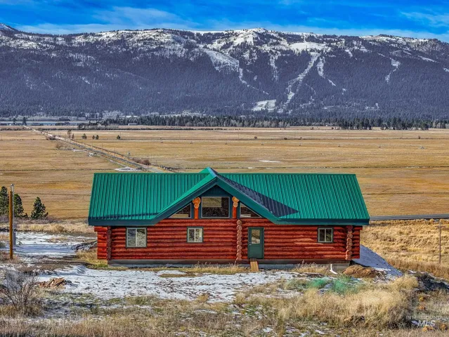 $699,000 | 12594 Takeuchi Drive, Donnelly, ID 83615