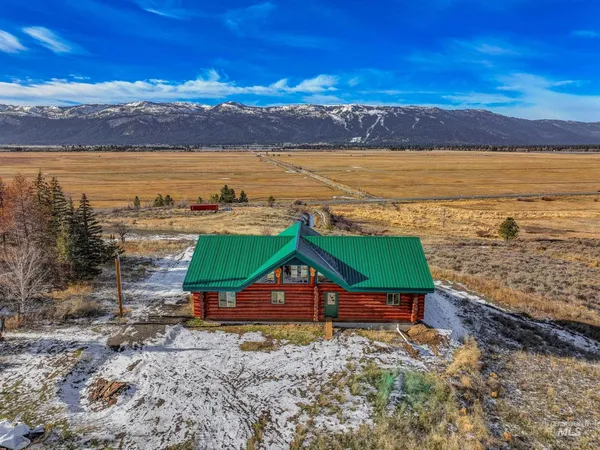 $699,000 | 12594 Takeuchi Drive, Donnelly, ID 83615