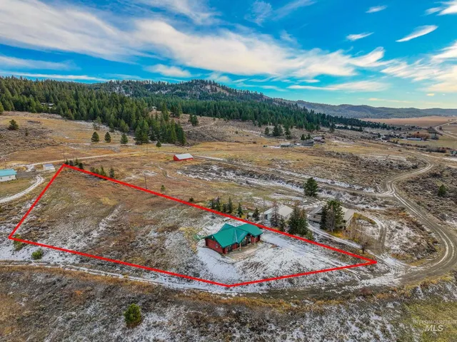$699,000 | 12594 Takeuchi Drive, Donnelly, ID 83615