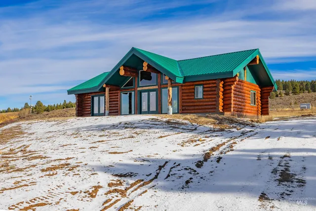 $699,000 | 12594 Takeuchi Drive, Donnelly, ID 83615