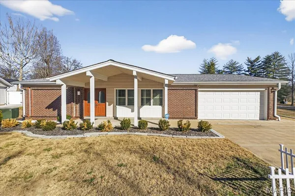 $374,000 | 4921 Deepwood Court, St. Louis, MO 63128