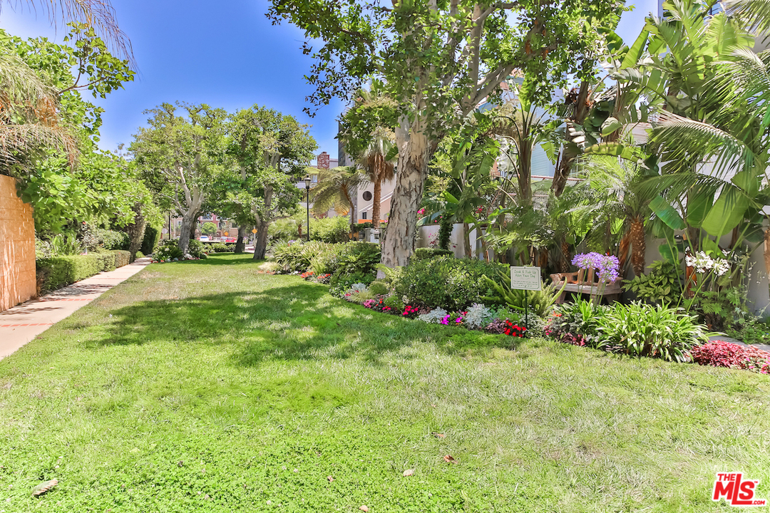 124 Reef Mall Marina del Rey, CA 90292 - Photo 2 of 44 a view of a garden with plants and large trees