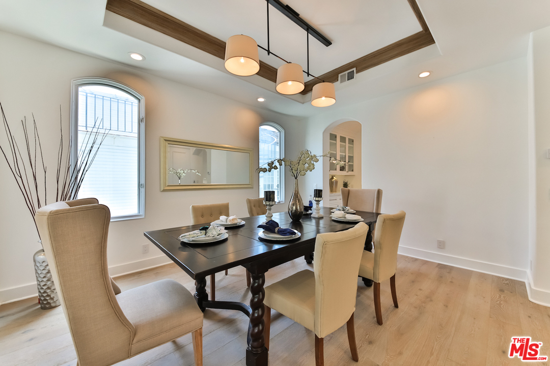 124 Reef Mall Marina del Rey, CA 90292 - Photo 12 of 44 a dining room with furniture and a chandelier