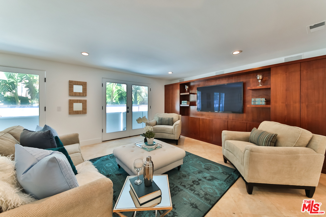 124 Reef Mall Marina del Rey, CA 90292 - Photo 27 of 44 a living room with furniture and a couch
